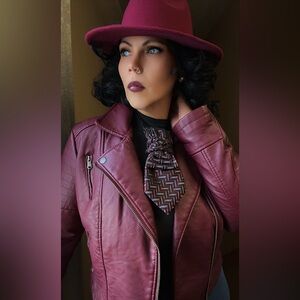 Elegant Red and Black Patterned Men's Tie